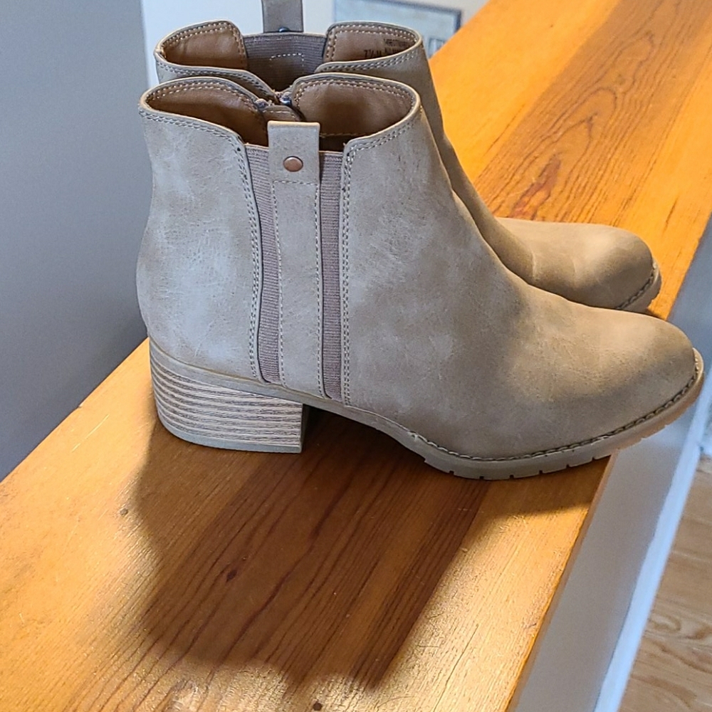 EuroSoft ankle boots size 7.5